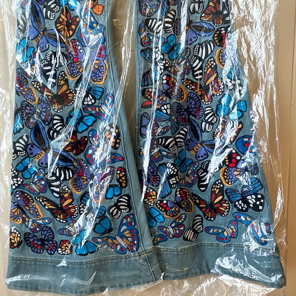 Alice + Olivia Beautiful Embroidered Butterfly Bell Jeans Pant - Picture 10 of 16